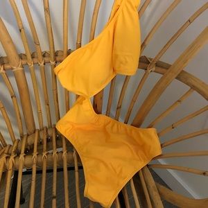 Honey 🍯 A&F one shoulder One Piece